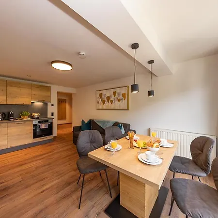 Fuerstauer Σάαλμπαχ-Χίντεργκλεμ